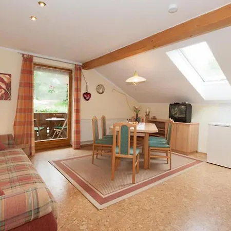 Spacious In Tresdorf With Swimming Pool 비에탁