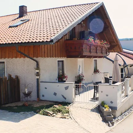 Spacious In Tresdorf With Swimming Pool 비에탁