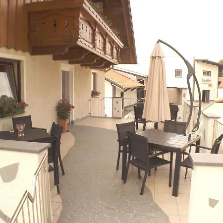 Διαμέρισμα Spacious In Tresdorf With Swimming Pool Viechtach